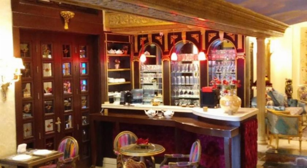 Q Hotel Image 11