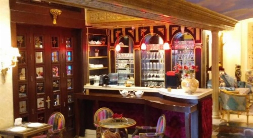 Q Hotel image 11