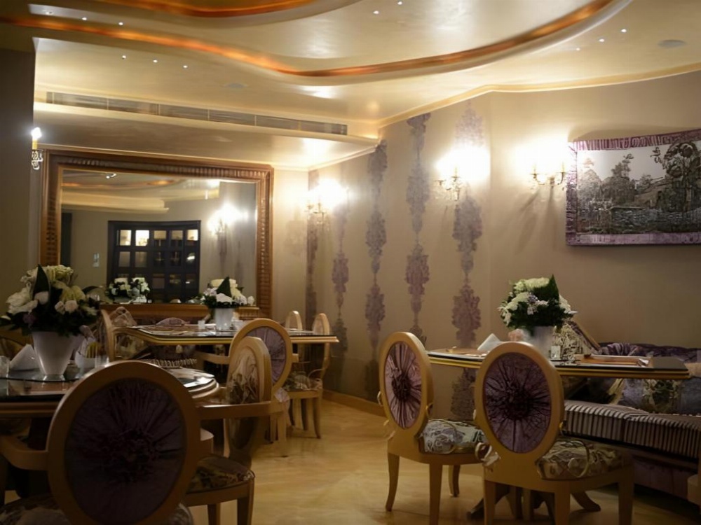 Q Hotel Image 18