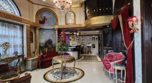 Q Hotel image 2