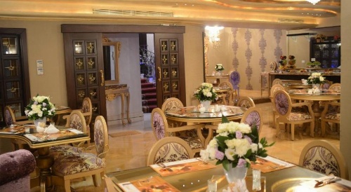 Q Hotel image 3