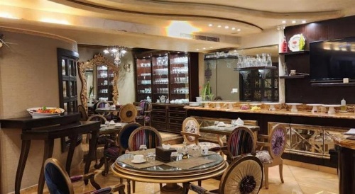 Q Hotel image 40