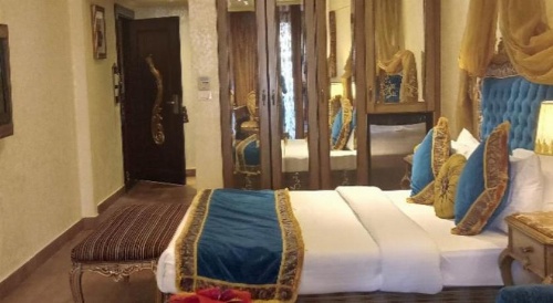 Q Hotel image 4