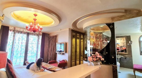 Q Hotel image 5